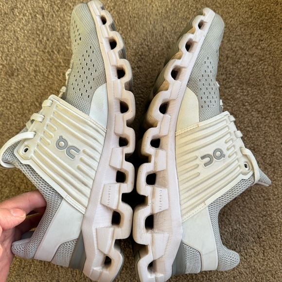 On Running women’s size9 Cloud Running Shoes — Light Gray and White - Picture 8 of 10
